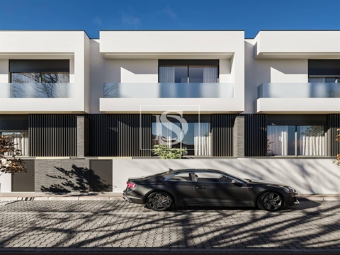 Moradia em Banda T4+1