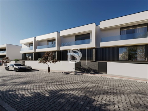 Moradia em Banda T4+1